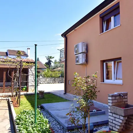 Cozy Ground-floor In Apartmán Umag